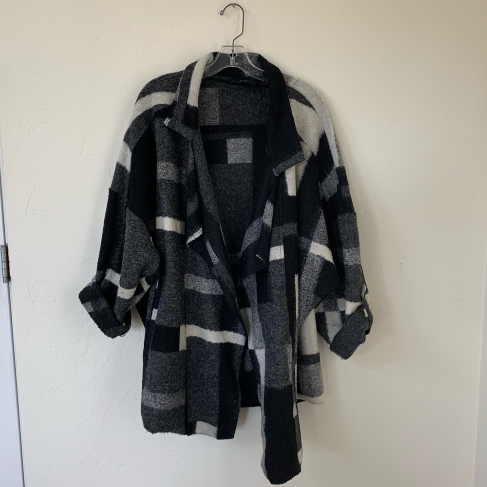 Black&gray oversized sweater w/ rolled up sleeves.